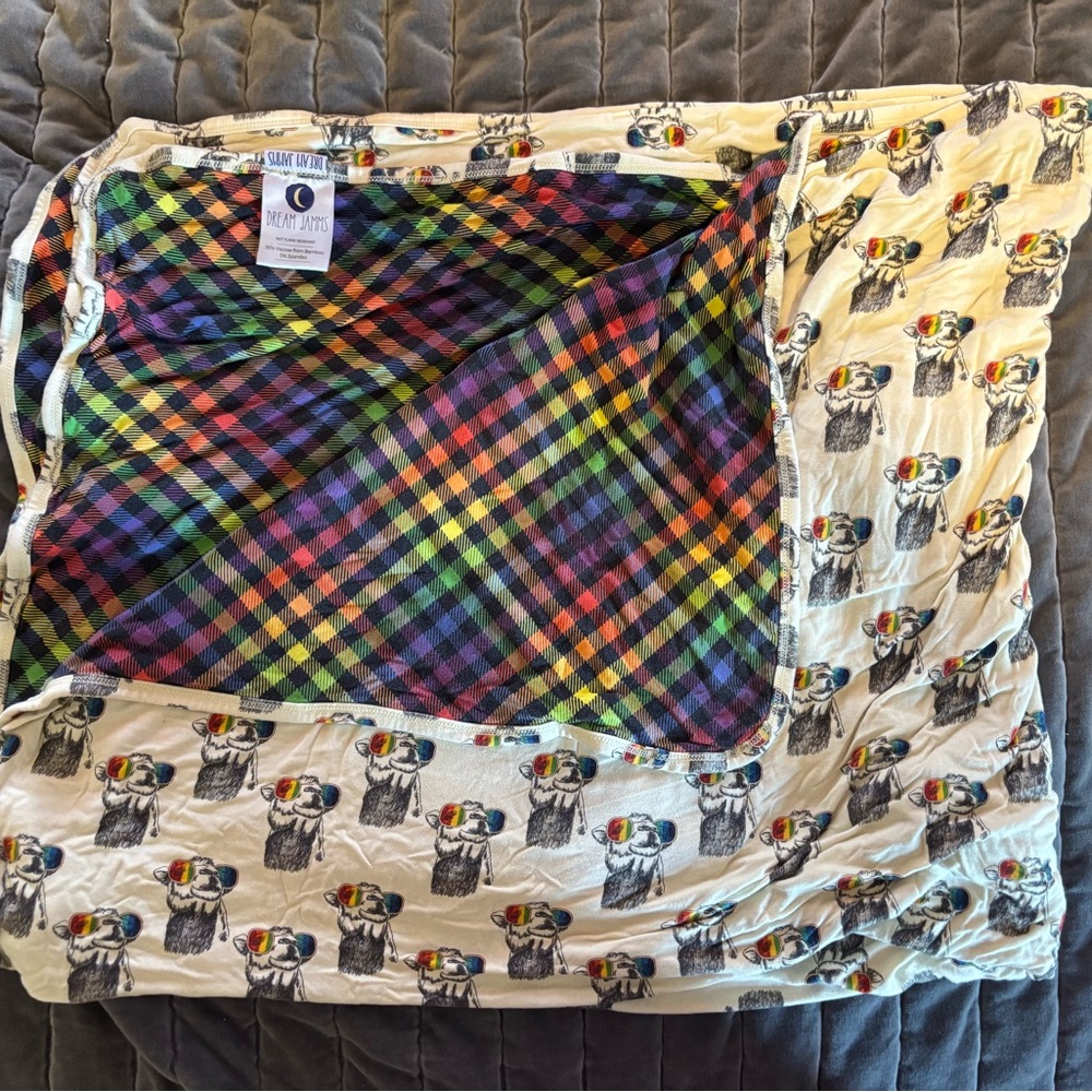 Dream Jamms Bamboo Llama blanket